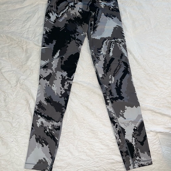 NIKE Pro Hyperwarm Womens Leggings - Picture 4 of 6